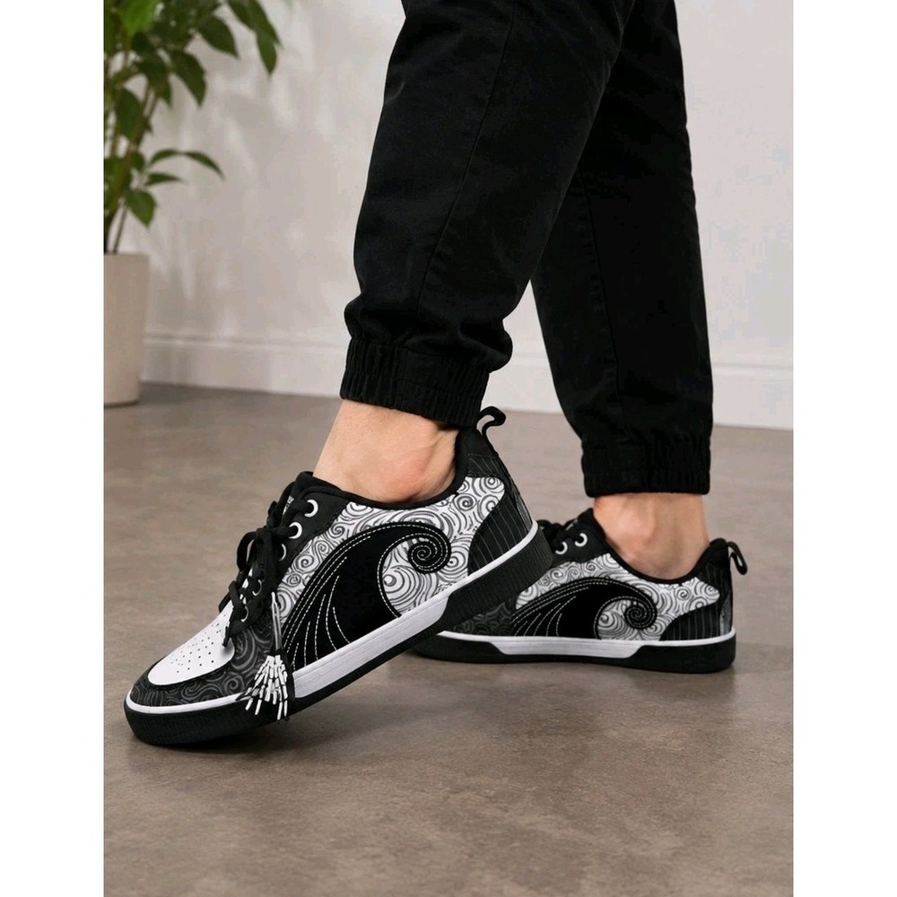 Men's Nightmare Before Christmas Low Top Sneaker 11.5
